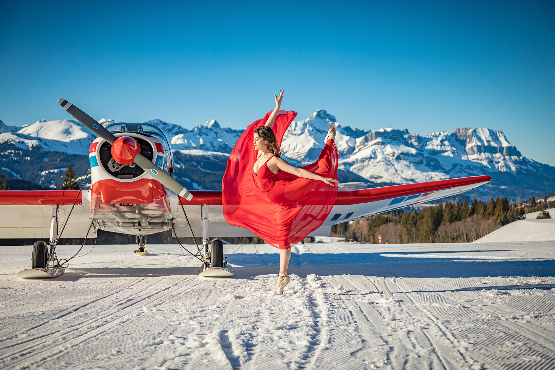 the-ballerina-brittany-cavaco-avion-megeve_01