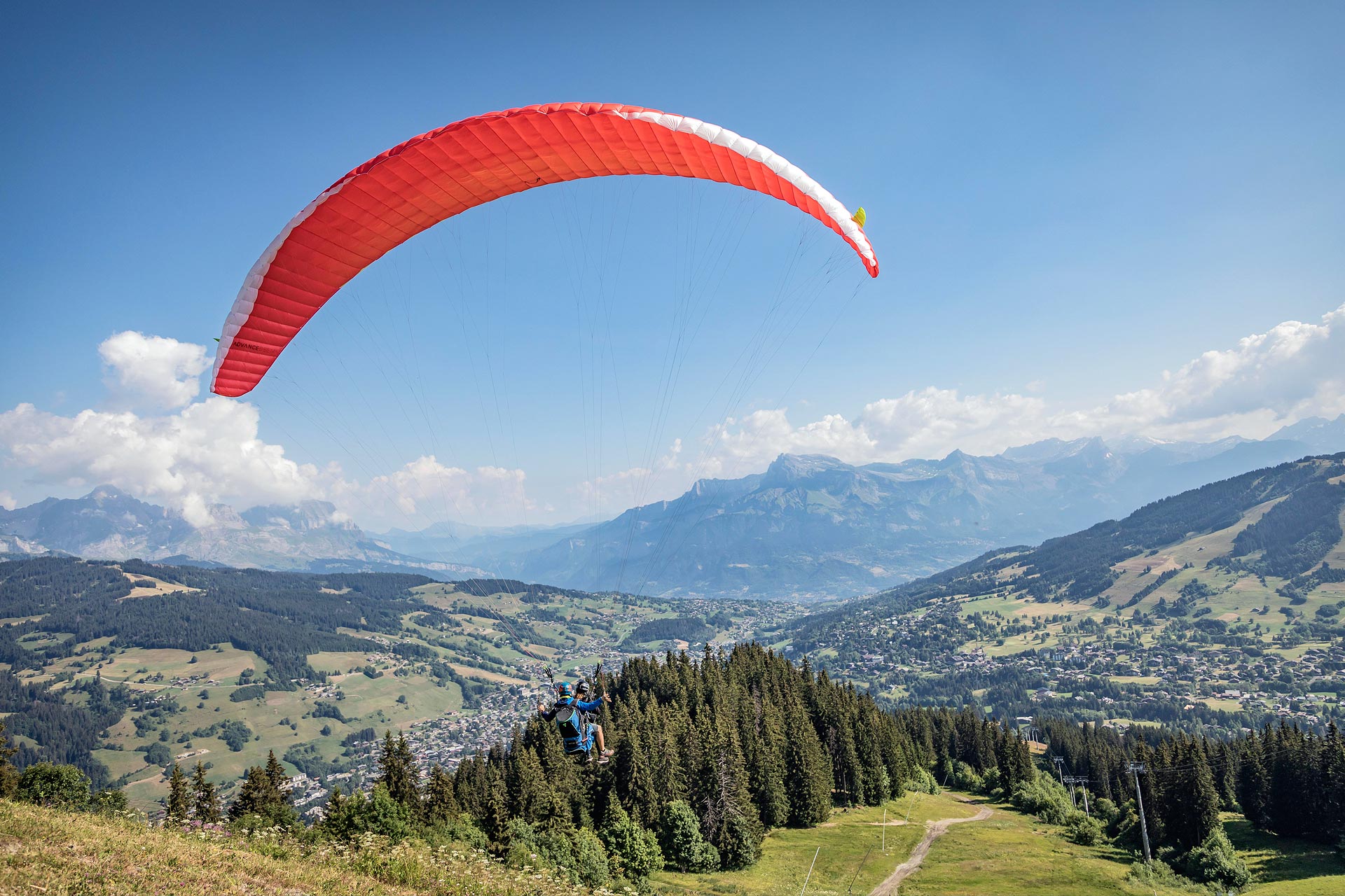 actividad-rochebrune-megeve-parapente-verano-alta-saboya