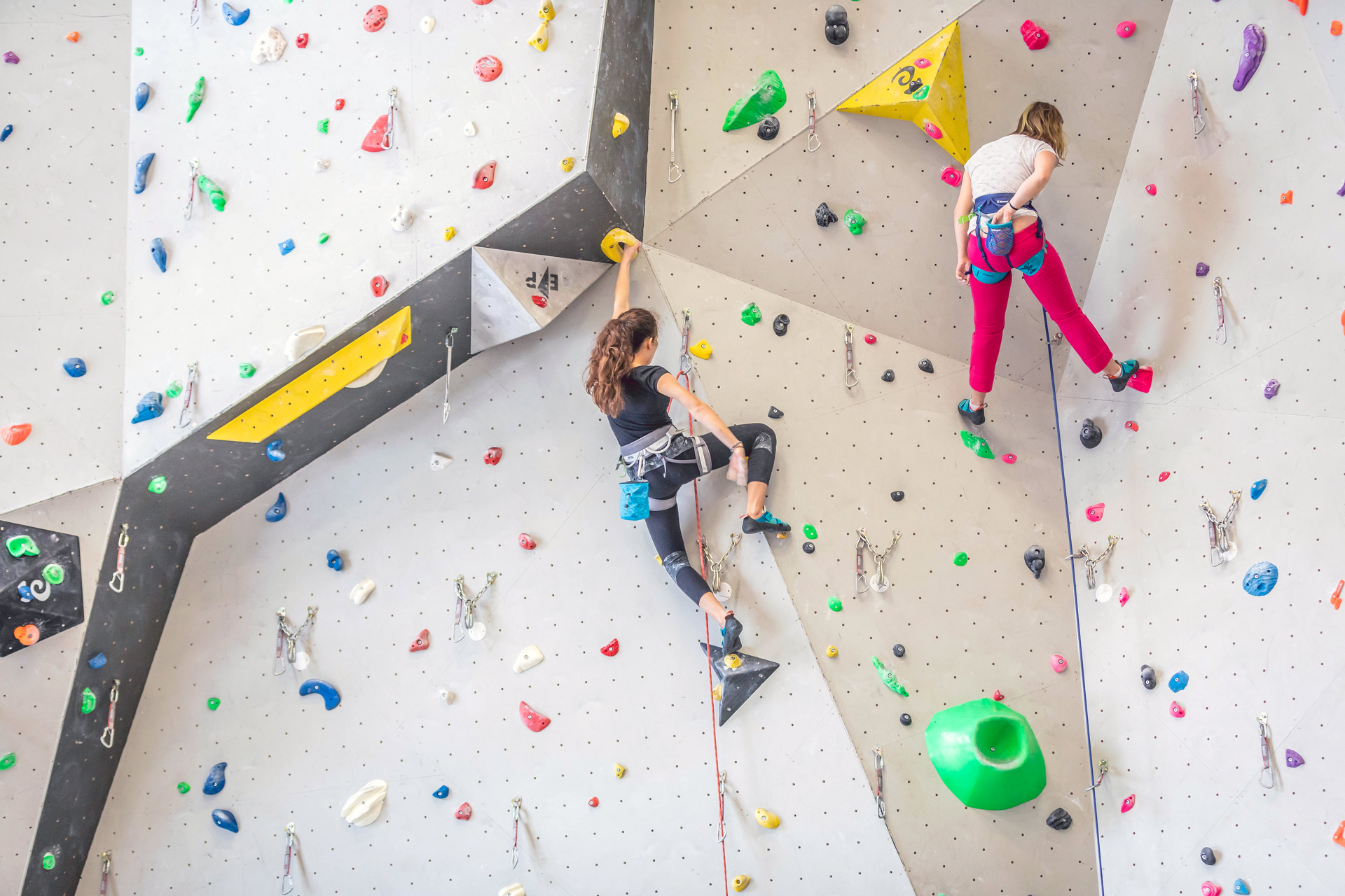 practica-escalada-interior-palais-megeve_01