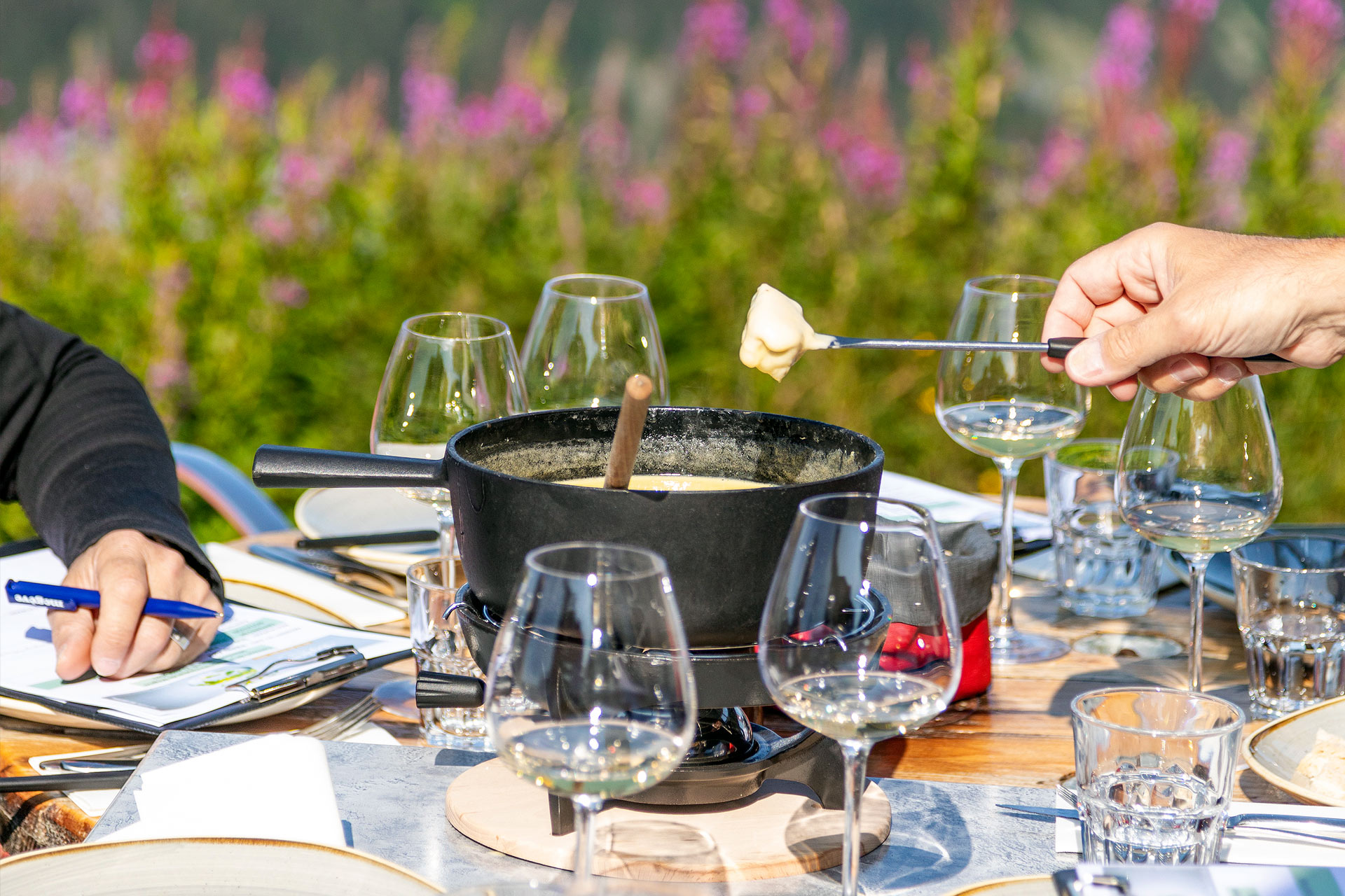 restaurantes-rochebrune-megeve-fondue-ete-alta-saboya