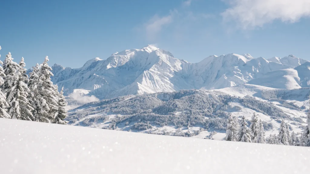 Vue sur le massif du Mont-Blanc depuis Megève en hiver