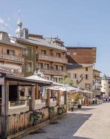 Restaurants centre village