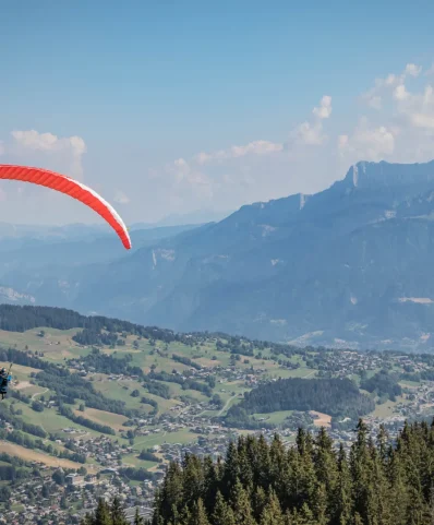 parapente vermelho/branco verão