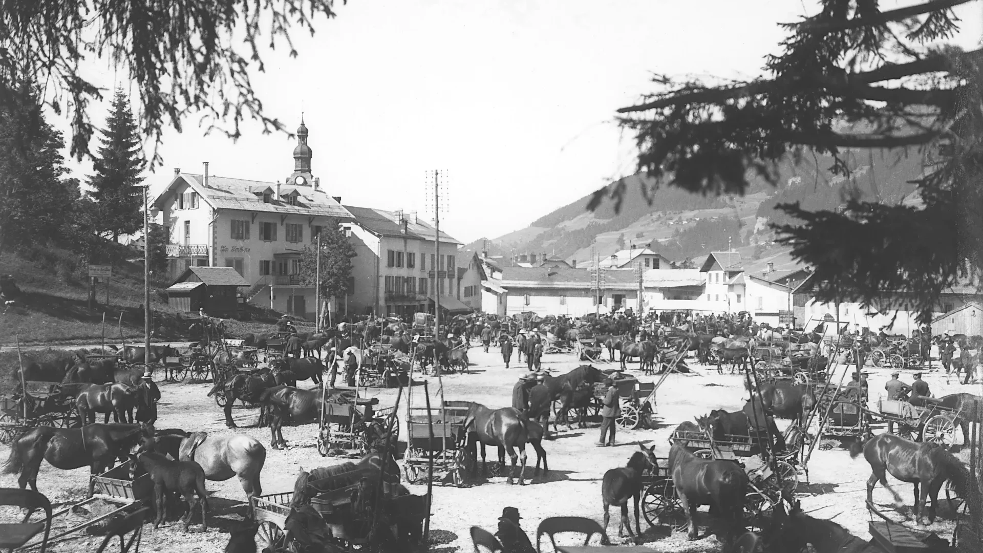 image d'archive - chevaux village