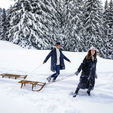 Couple chic luge megeve neige