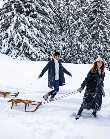 Couple chic luge megeve neige