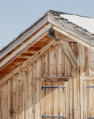 façade d'un chalet en bois