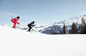 deux skieurs dans la neige