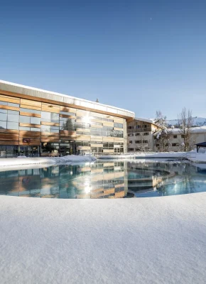 espace extérieur balnéoforme sous la neige