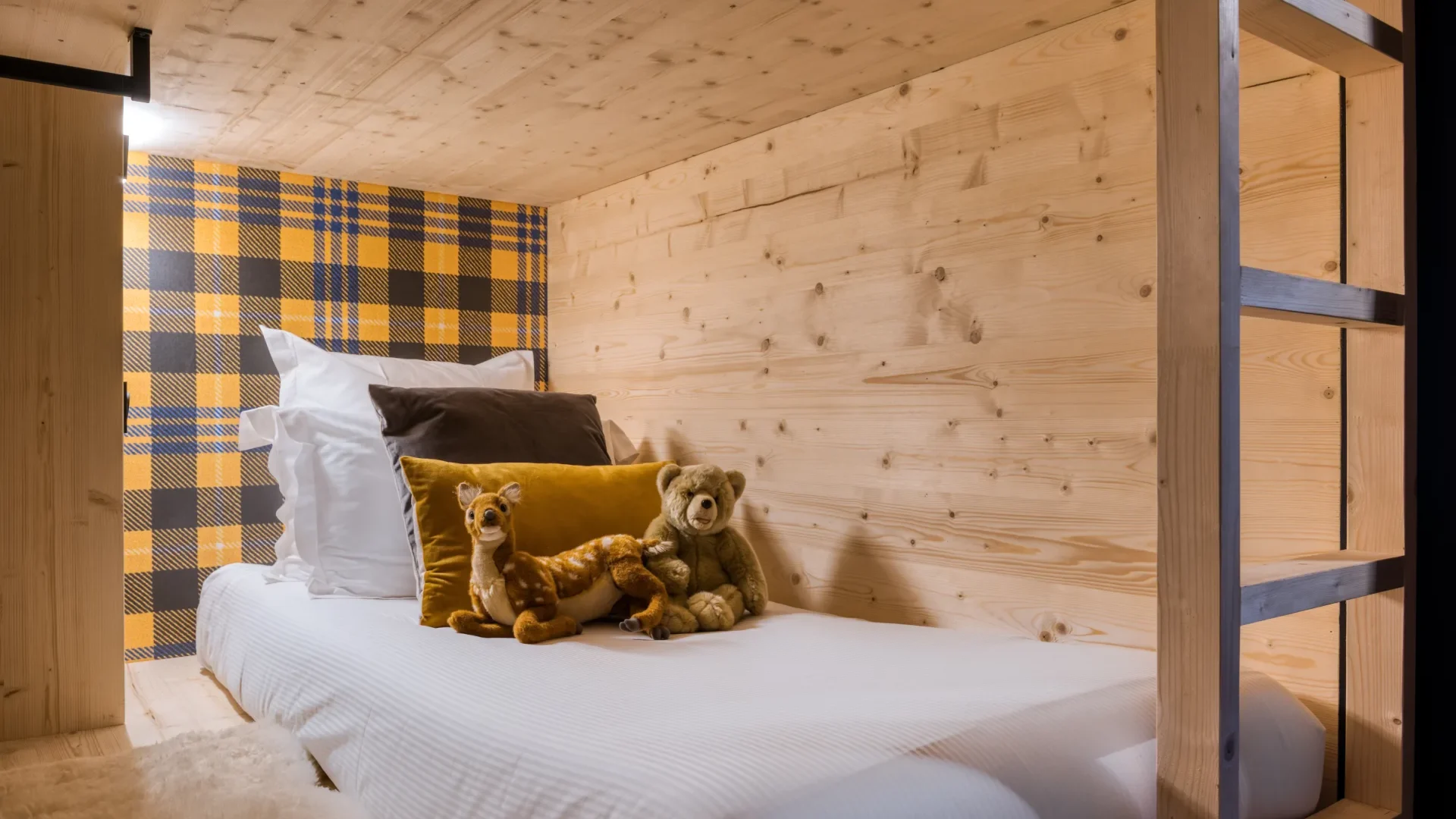 peluches sur un lit à la résidence mamie megève