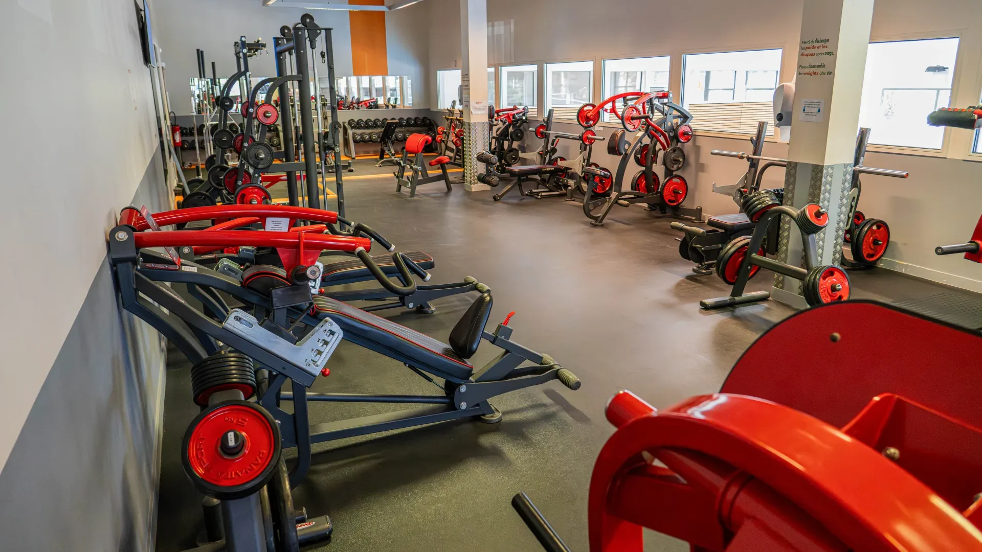 machines de musculation de l'espace fitness de la salle de sport de megève
