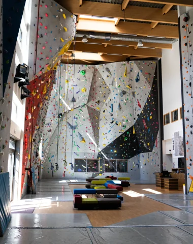 mur d'escalade à megève au palais des sports