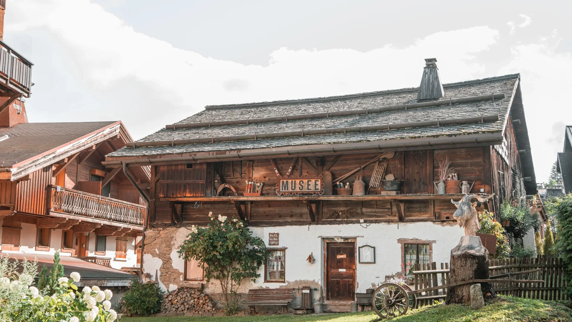 façade extérieure d'un musée à megève