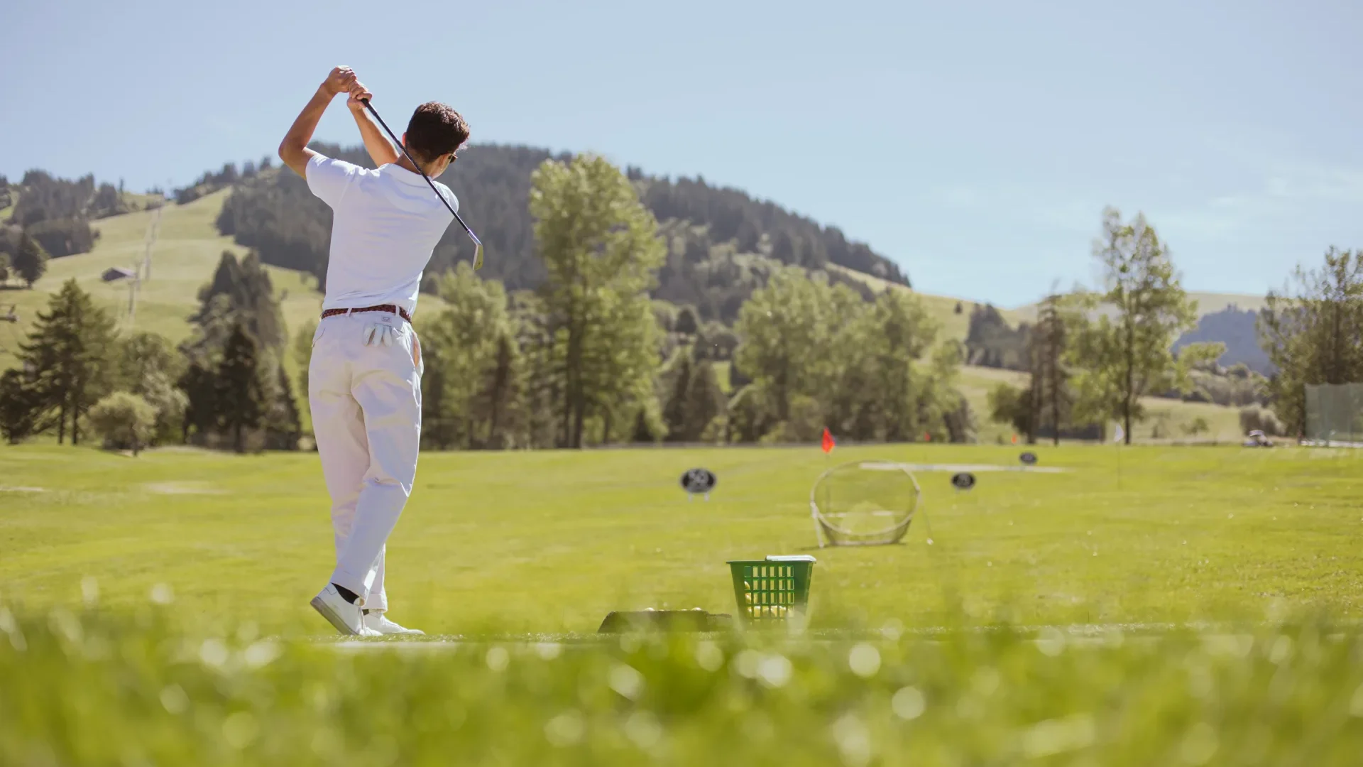joueur de golf sur un terrain à megève