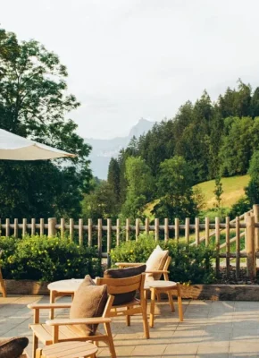 Terrasse de restaurant avec vue nature à Megève