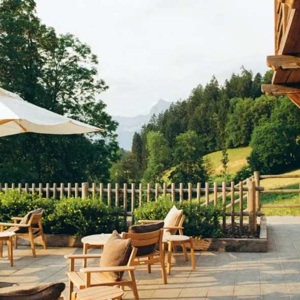 Terrasse de restaurant avec vue nature à Megève