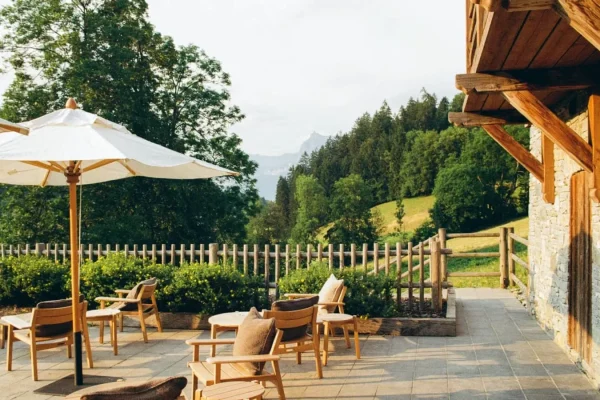 Terrasse de restaurant avec vue nature à Megève